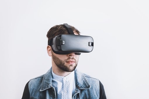 10 VR and AR immersive learning tools